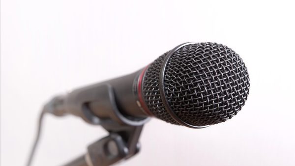 American Comedian Denied Entry to Japan! Can You Perform at a Paid Show on a Tou...