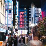 ワーホリでも風俗営業の仕事はNG！知らずに働くと退去強制の対象になる可能性も
